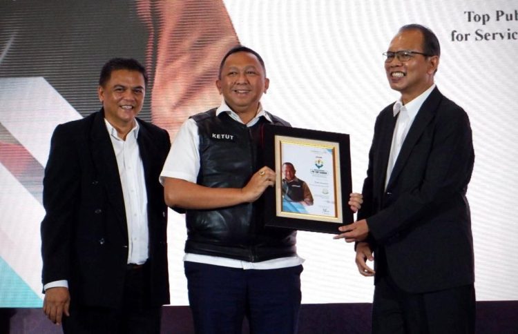 Kapuspenkum Kejagung Dr Ketut Sumedana Meraih Penghargaan Indonesia Public Relations Top Leader Awards 2023