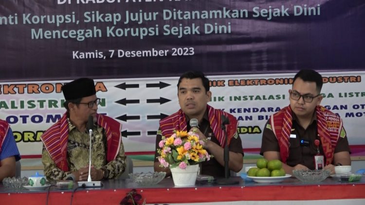 Kejati Sumut Penyuluhan Hukum di SMK N 1 Merdeka Berastagi