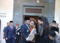 Pj Gubsu Serahkan Santunan Kematian JKK BPJS Ketenagakerjaan Alm Baskami Ginting