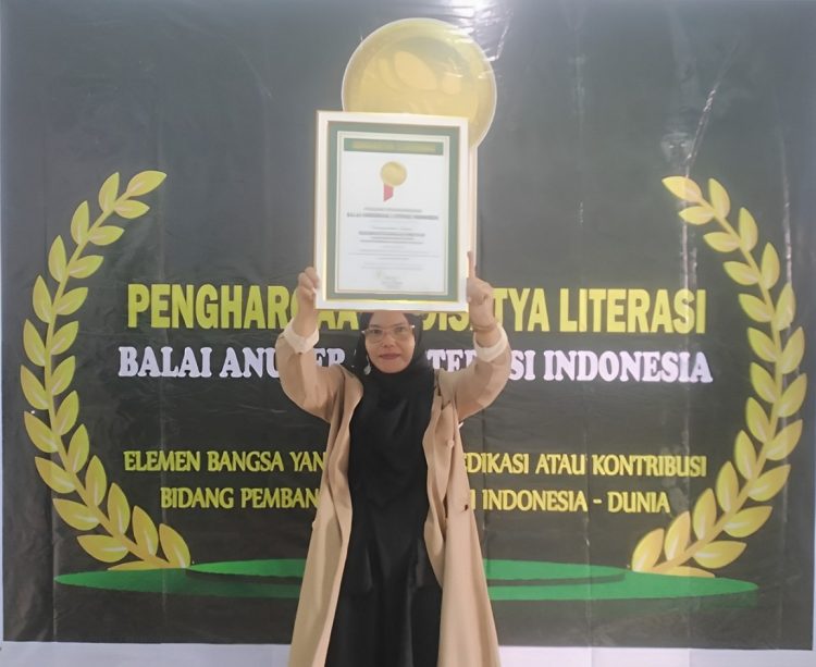 Halimah Siregar Pengawas SD di Langkat Raih Anugerah Literasi BALIN