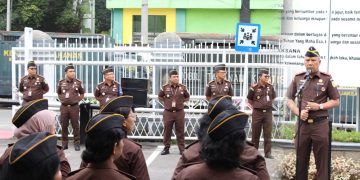 Pimpin Apel di Kejari Medan, Kajati Sumut Ajak Seluruh Jajaran Disiplin dan Kompak