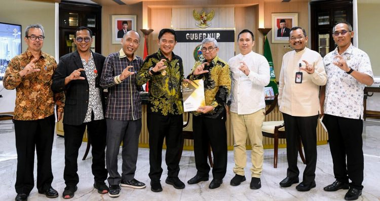 Pj Gubernur Sumut Terima Laporan KI, Tetap Dukung Keterbukaan Informasi Publik