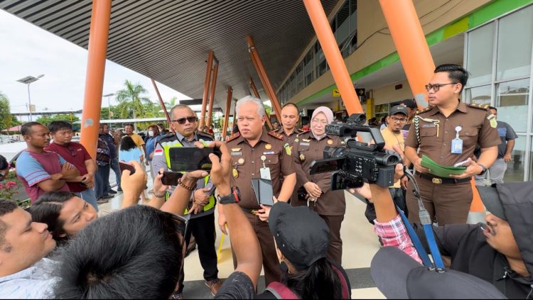 Kajati Papua Barat Harli Siregar : Tim Tabur Berhasil Amankan 5 Terpidana Perikanan Status DPO