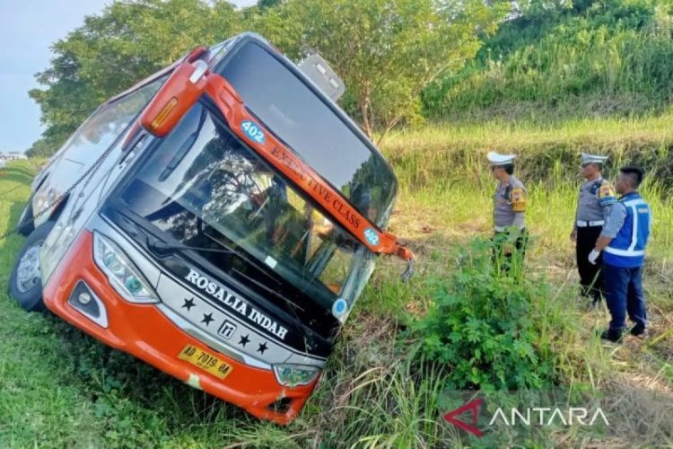 Kecelakaan Bus di Tol Semarang-Batang, 7 Meninggal