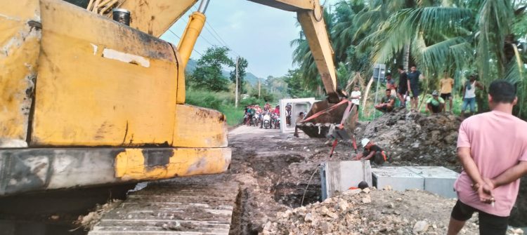 Akhirnya Gorong-gorong/Ruas Jalan Rusak di Jalan Nasional Km 156 di Karo, Akhirnya Diperbaiki