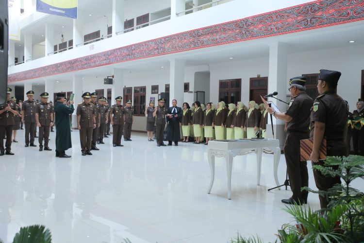 Kajati Sumut Lantik Wakajati,3 Asisten,10 Kajari, 2 Koordinator