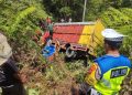 Mobil Truk Bermuatan Batu Bata Masuk Jurang di Jalan Rampa-Poriaha Tapteng, 2 Tewas