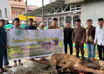 Peringati Idul Adha, Kejari Gunungsitoli Serahkan Hewan Kurban