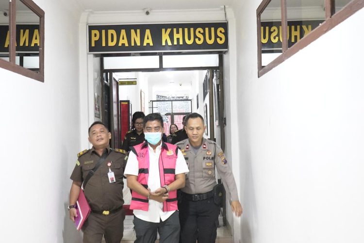 Debitur Bank Rugikan Negara Rp 4,48M, Kejari Medan Tahan Tersangka IB,Warga Bekasi