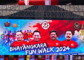 Kapolri Bersama Jaksa Agung, Menkopolhukam dan KSAD Buka Bayangkara Fun Walk 2024