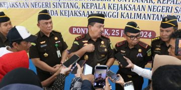 Kajati Kalbar Edyward Kaban Lantik  4 Asisten dan 4 Kajari, Diantaranya Aluwi, dan Anthoni Nainggolan