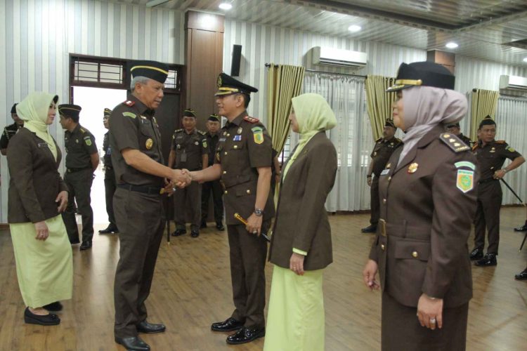 Kajati Sumut Lantik Kajari Tapsel, Ingatkan Jajaran Tak Ikut Politik Praktis