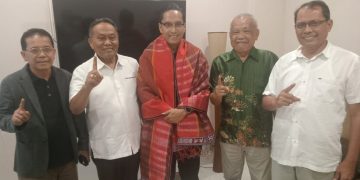 Ketua DPW SRO Sumut Sanggam Bakara Ulosi Rico Waas-Zaki Sehari Sebelum Pilkada 