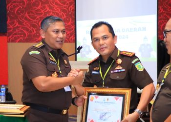 Kajari Kepru, Maluku Sumanggar Siagian SH MH Terima Penghargaan Juara I Capaian Kinerja Bidang Pidsus dan Pidum