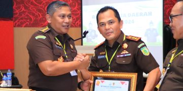 Kajari Kepru, Maluku Sumanggar Siagian SH MH Terima Penghargaan Juara I Capaian Kinerja Bidang Pidsus dan Pidum