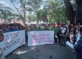 Massa Unjuk Rasa di DPRD SU, Tolak Kebijakan Pemerintah Menaikkan PPN 12 Persen