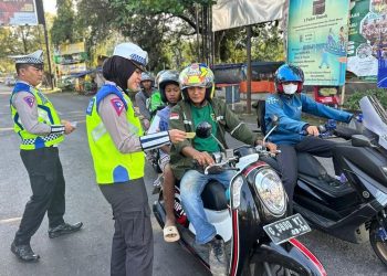 Berhak kah Polisi Memeriksa SIM dan STNK di Jalan dan Gang Gang di Kampung?