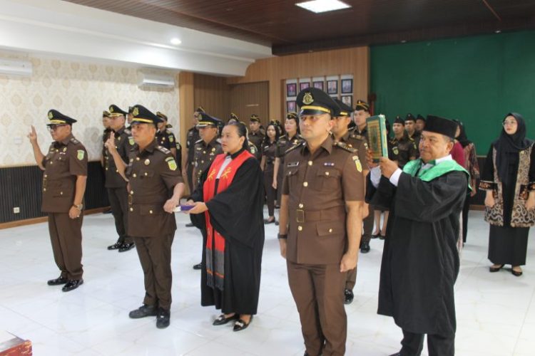 Kajari Madina Muhammad Iqbal SH MH Lantik Kasubbagbin, Kasi Pidsus dan Kasi Intel