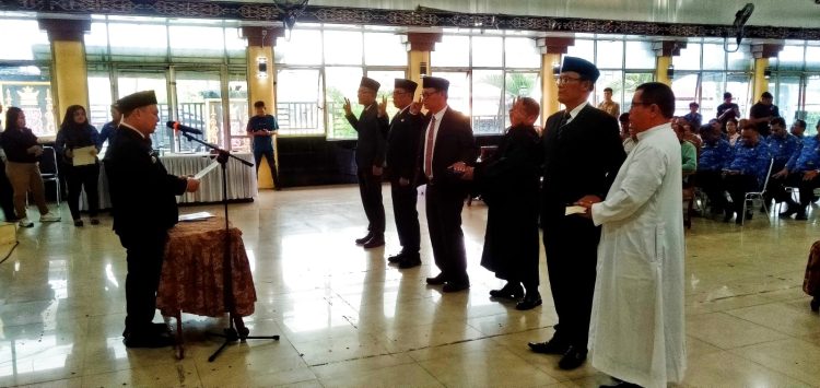 Bupati Dairi Lantik Bawas Perumda Air Minum dan PD Pasar Dairi 