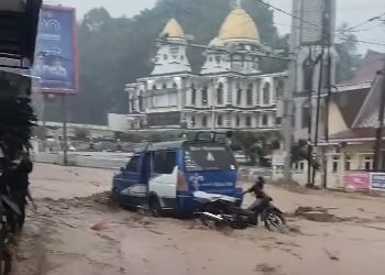 Sungai Batugaga Meluap, Kota Wisata Parapat Dilanda Banjir Banjir Bandang