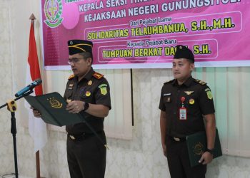 Lantik Kasi Pidsus, Kajari Gunungsitoli Parada Situmorang : “Jika Seekor Kucing Mimpi jadi Seekor Singa, Belajarlah Menangkap Tikus”