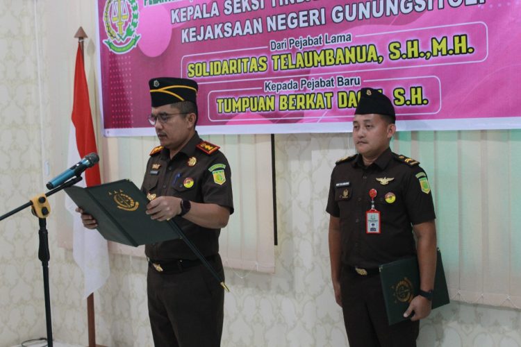 Lantik Kasi Pidsus, Kajari Gunungsitoli Parada Situmorang : “Jika Seekor Kucing Mimpi jadi Seekor Singa, Belajarlah Menangkap Tikus”