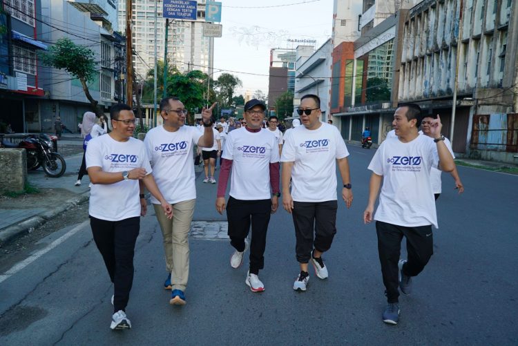 Rangkaian GoZero% Goesto Medan, Telkom Aksi Jalan Santai Sambil Pilah Sampah Plastik 