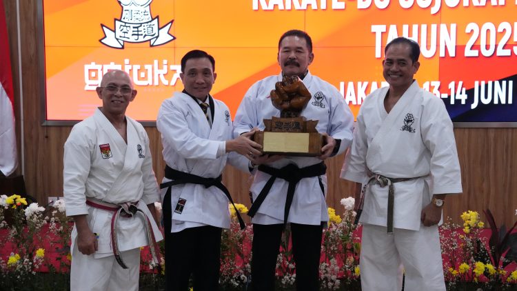 Kongreslub Karate-Do Gojukai: ST Burhanuddin Ketua Dewan Pembina, Leonard Simanjuntak Ketua Umum