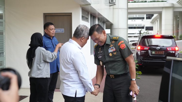 Kapuspen TNI Mayjen Kristomey Kunjungi Kapuspenkum Kejagung Dr Harli Siregar Dalam Rangka Sinergisitas Kedua Lembaga