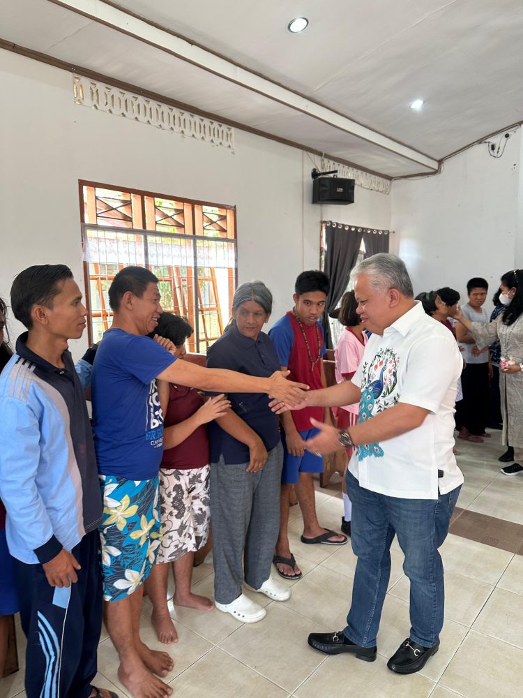 Kajati Sumut Harli Siregar Kunjungi Panti Hephata di Laguboti dan Elim HKBP di Pematangsiantar