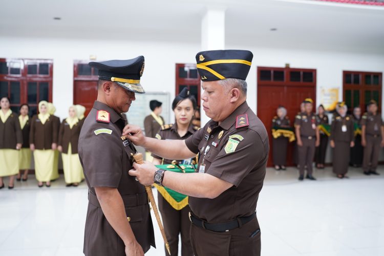 Lantik Sejumlah Pejabat, Kajati Sumut Dr Harli Siregar : Perkuat Sinergi, Jangan Gaya Lama