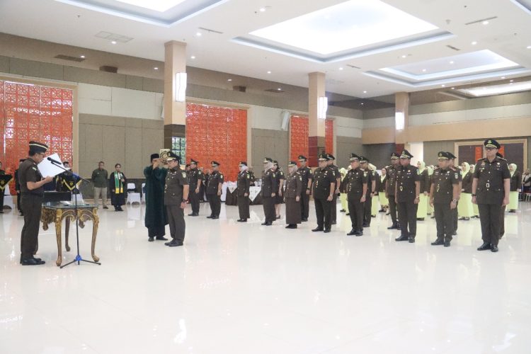 Kajati Riau Lantik 11 Pejabat, Diantaranya Nadda Lubis Kajari Bengkalis dan Dr Rabani Halawa Kajari Rohul