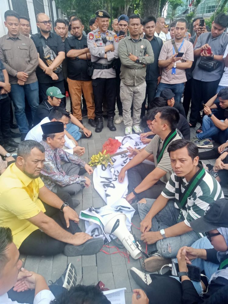 Retribusi Parkir di Medan Dinilai Mahal, HMI Protes Lewat Unjuk Rasa di DPRD Medan
