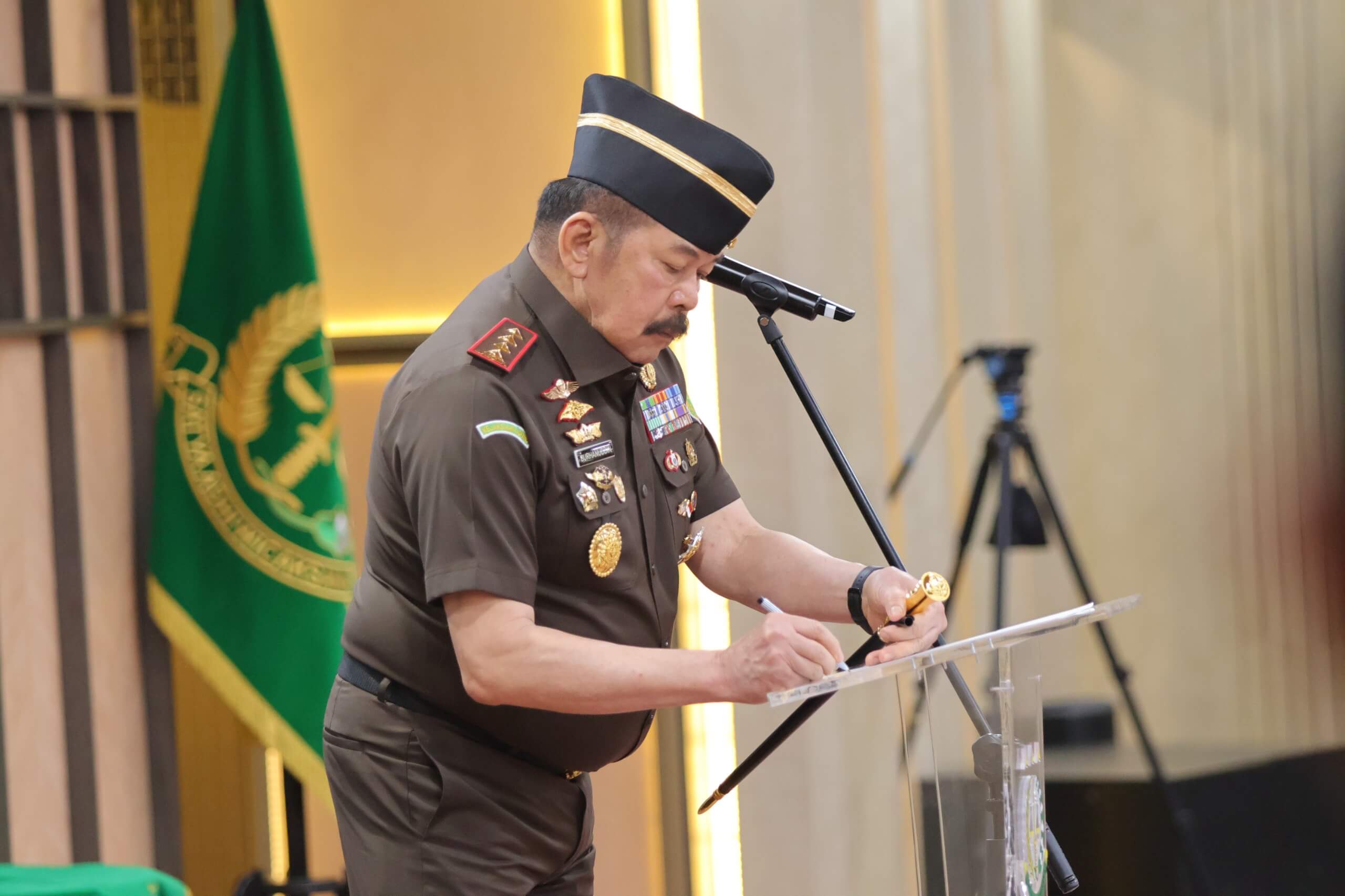 Lantik 37 Eselon 2 Termasuk 17 Kajati, Jaksa Agung: Kejati dan Kejari Minim Tangani Korupsi akan Dievaluasi