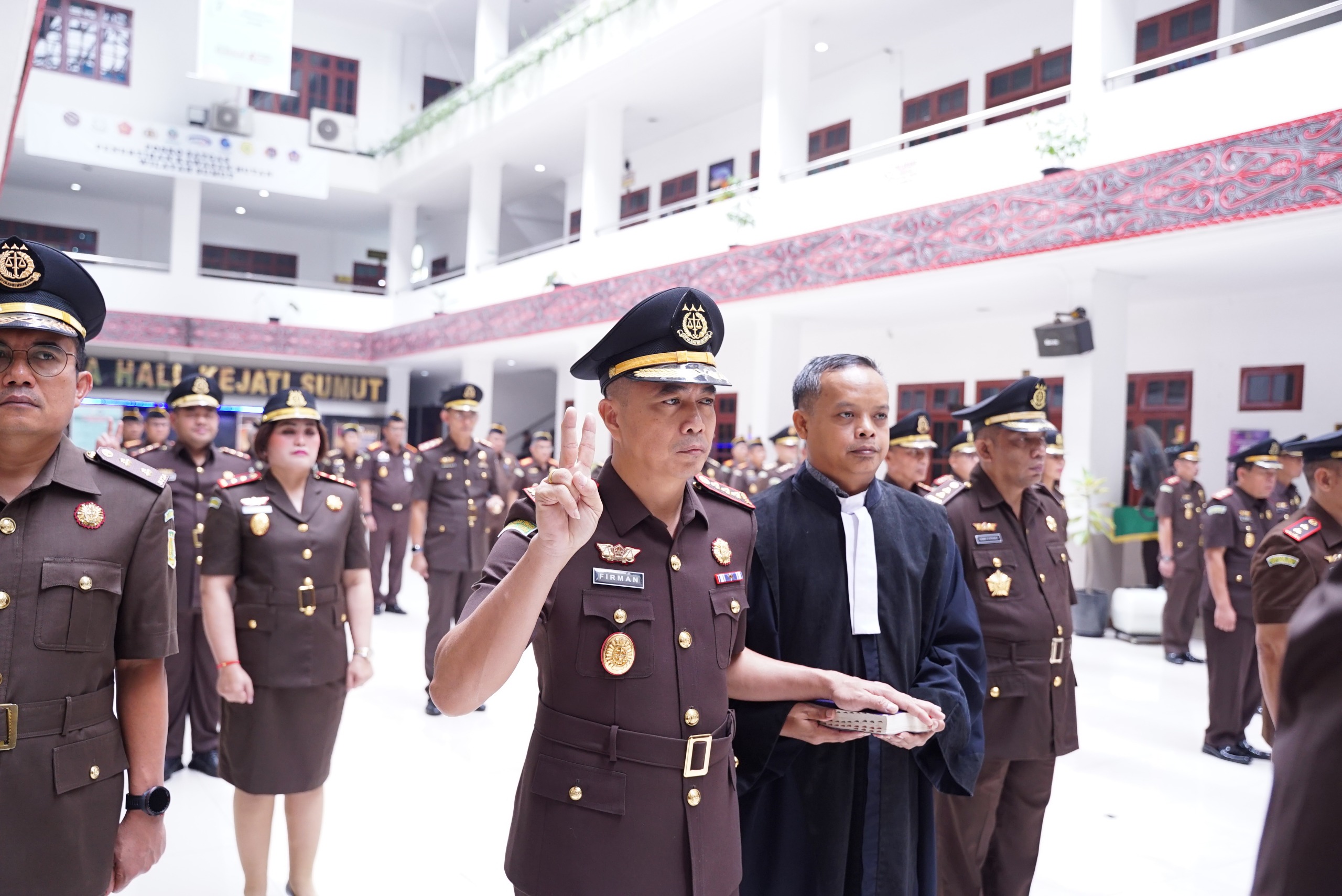 Kajati Sumut Lantik 15 Kajari, 5 Asisten dan 2 Kordinator 