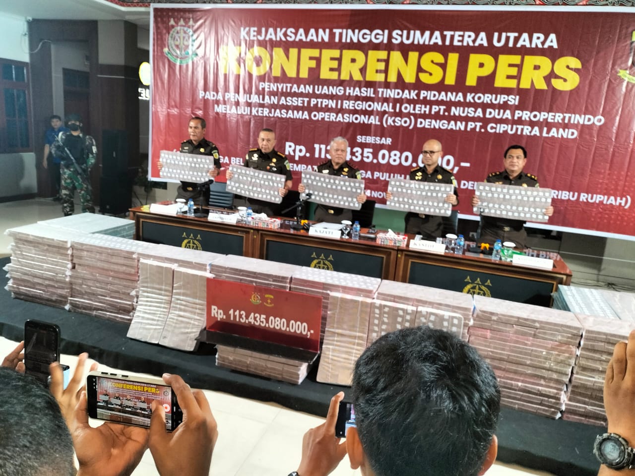 Penyidik Kejati Sumut Terima Pengembalian Kerugian Keuangan Negara Rp263.435.080.000