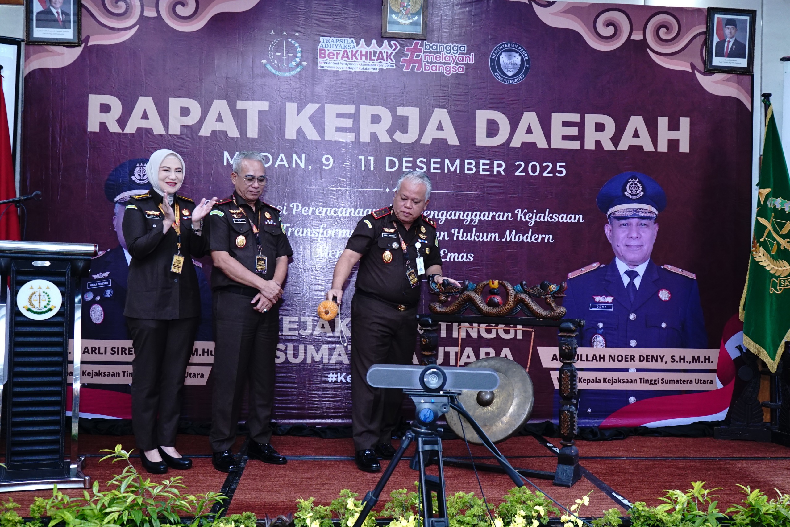 Rakerda Kejaksaan, Kajati Sumut Beri Penghargaan kepada Kejari dan Cabjari Berprestasi 