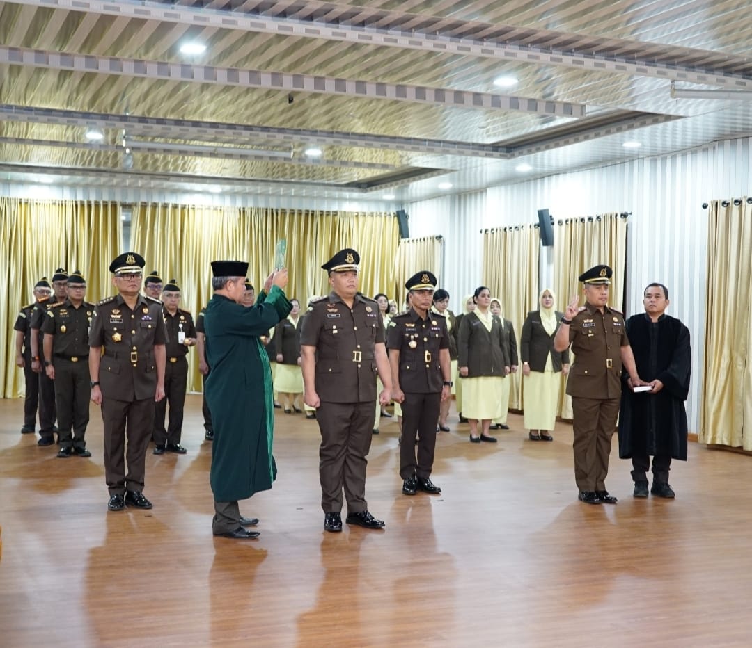 Kajati Sumut Lantik Irfan Wibowo SH MH Asintel, dan Anthoni Nainggolan SH MH Kajari Tebing Tinggi