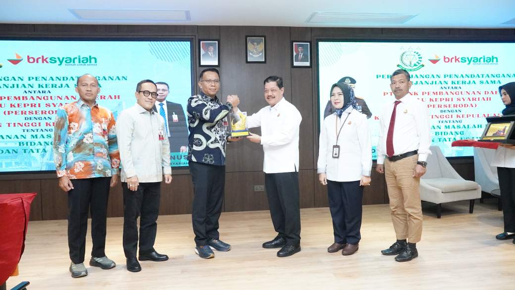 Perkuat Sinergi dan Kepastian Hukum, Kejati Kepri dan BRK Syariah Teken PKS