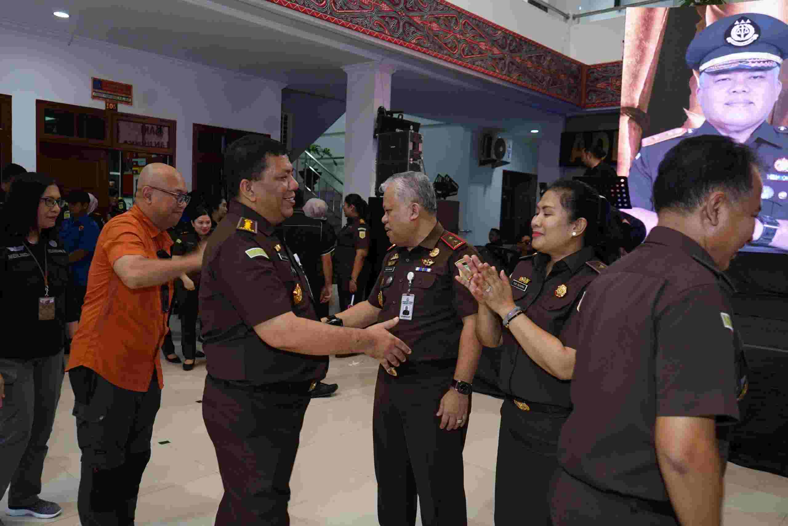 Keluarga Besar Kejati Sumut Gelar Acara Pelepasan dan Perpisahan dengan Dr Harli Siregar 