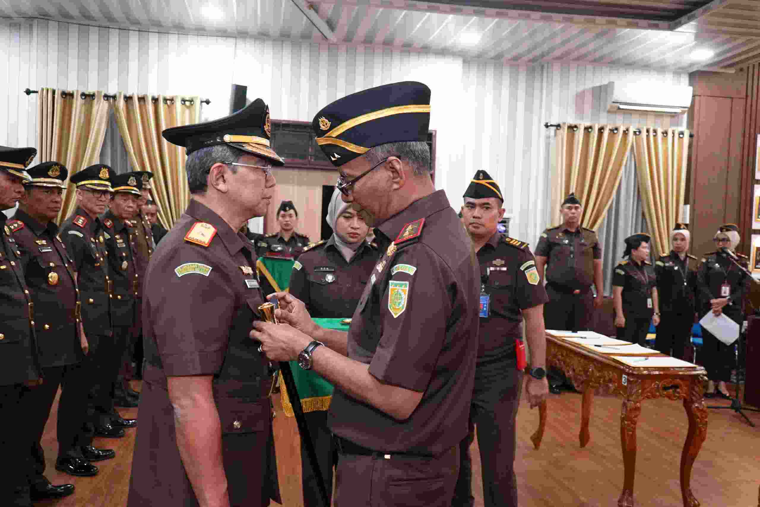 Kajati Sumut Muhibuddin SH MH Lantik Wakajati, Aspidum dan 7 Kajari 