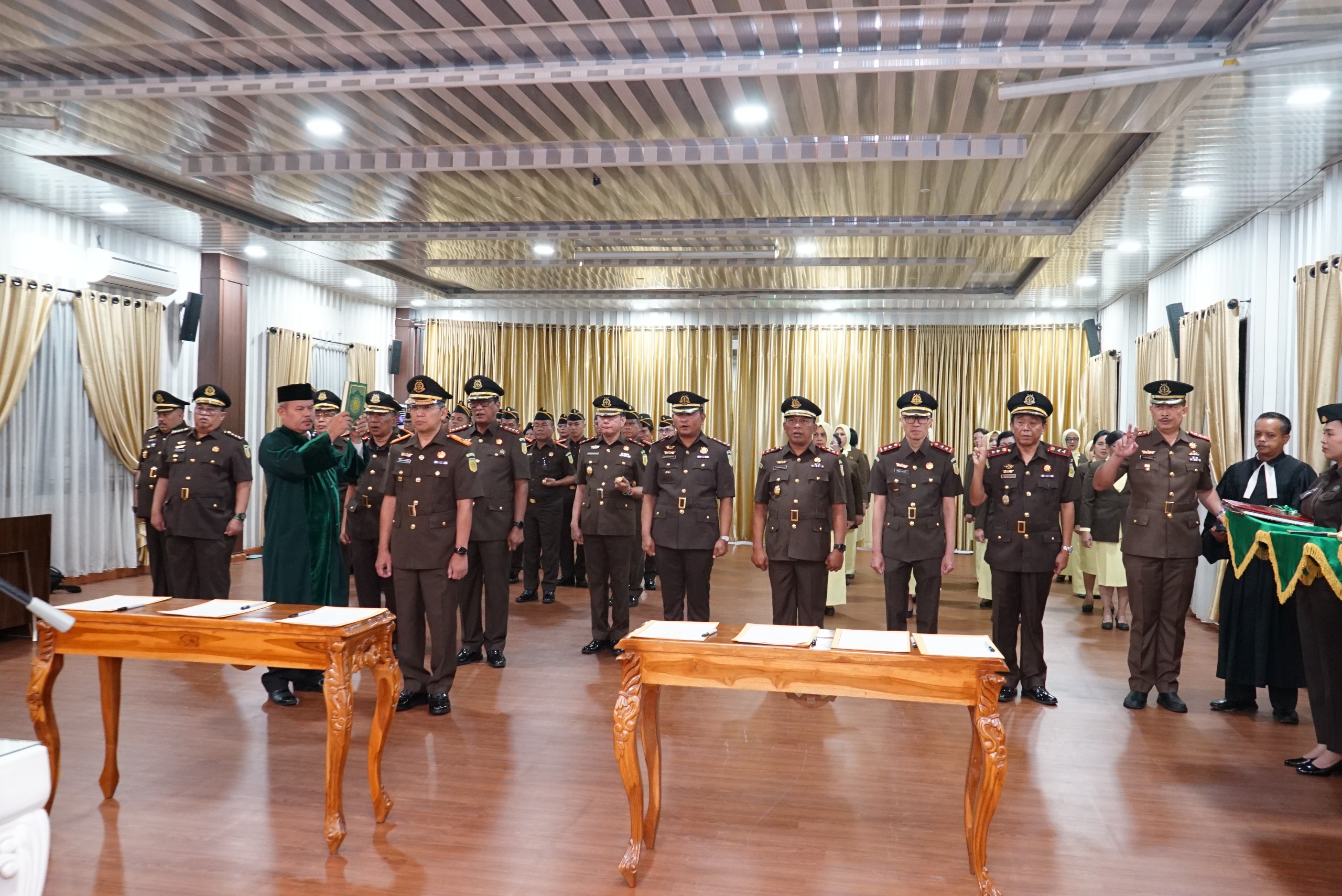 Lantik Wakajati, Aspidum dan 7 Kajari di Sumut, Kajati Muhibuddin : Bentengi Dirimu dengan Iman dan Taqwa