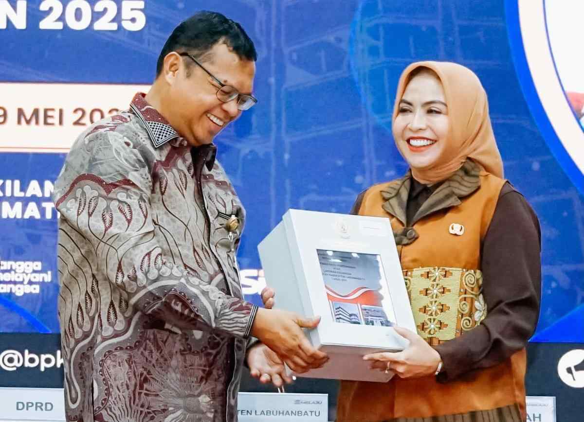 Bupati Maya Terima Penghargaan, karena Pemkab Labuhanbatu Raih Opini WTP 2025