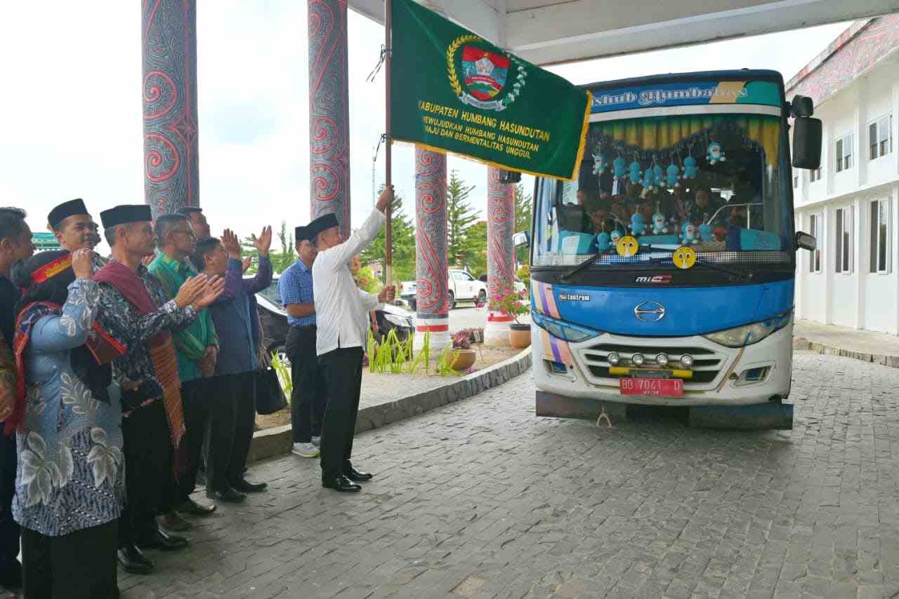 Bupati Lepas Kontingen MTQ Humbahas Ikut MTQ Ke-40 Tingkat Provinsi Sumut