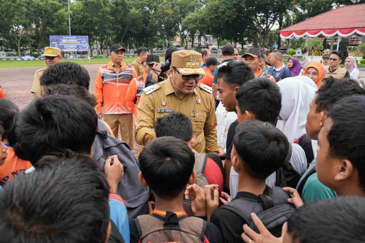 Demo di Kantor Bupati Deliserdang, Dukung Program MBG Dilanjutkan 