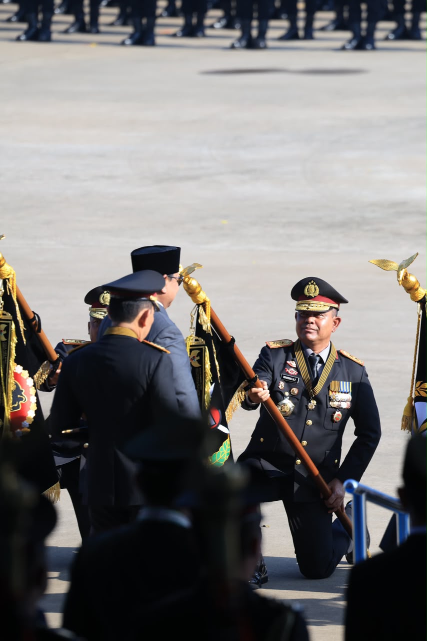 Kado Istimewa Hari Bhayangkara ke-80, Kapolda Sumut Whisnu Hermawan  Terima Nugraha Sakanti dari Presiden RI