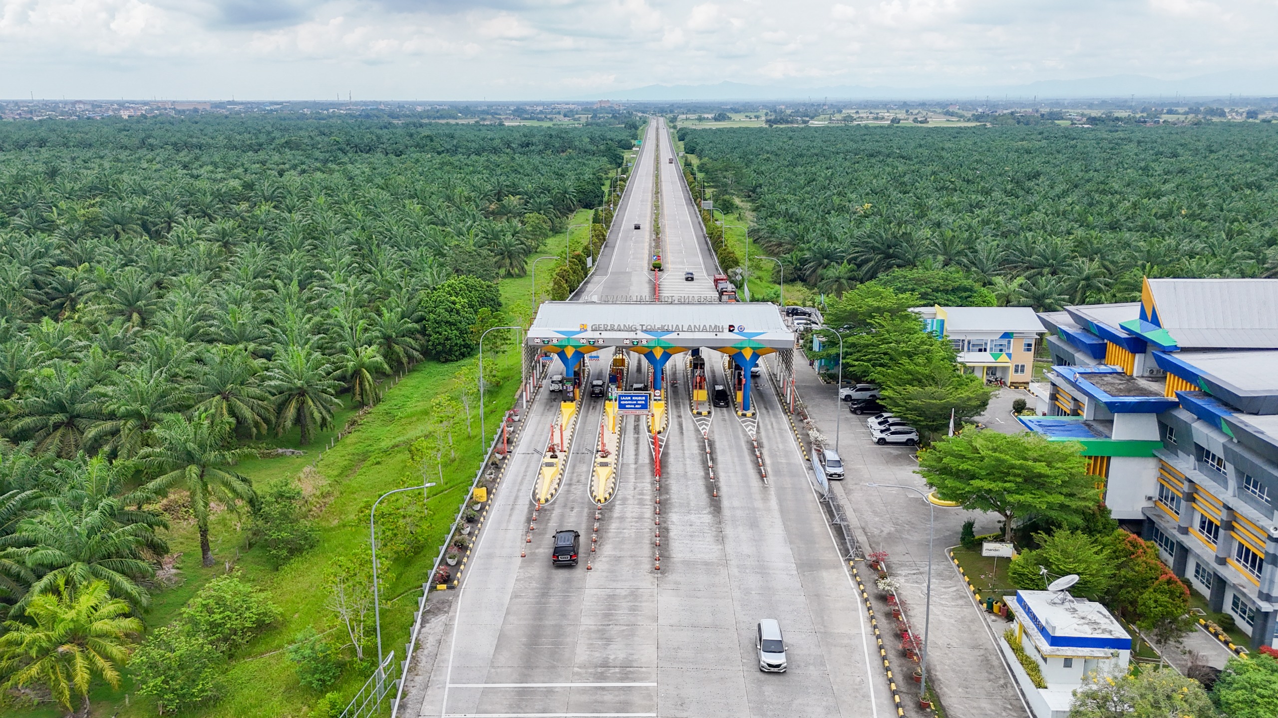 Libur HUT RI ke 81, Kendaraan melintas di Ruas Tol Medan–Kualanamu–Tebing Tinggi