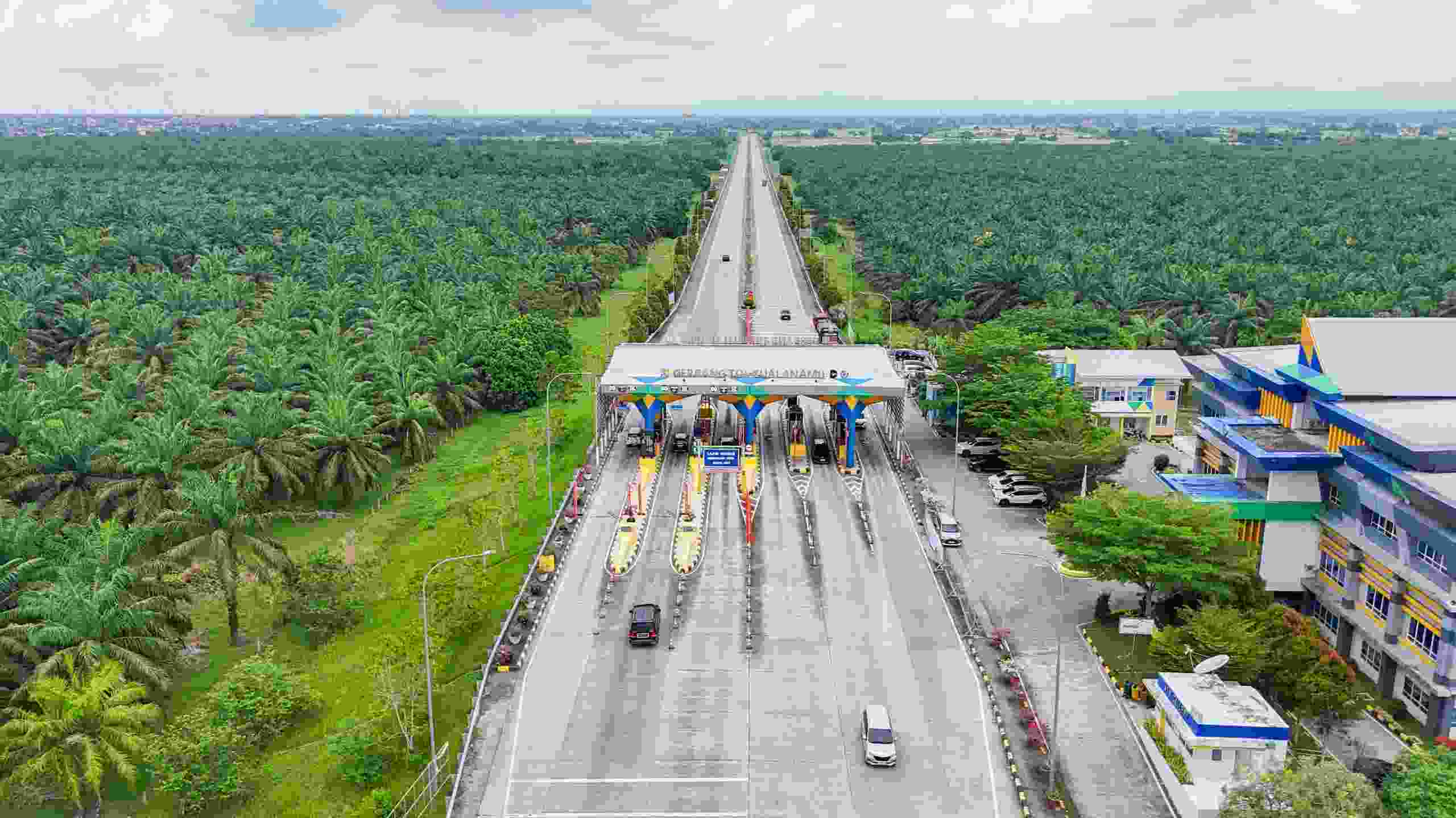 Libur HUT RI ke 81, Kendaraan melintas di Ruas Tol Medan–Kualanamu–Tebing Tinggi