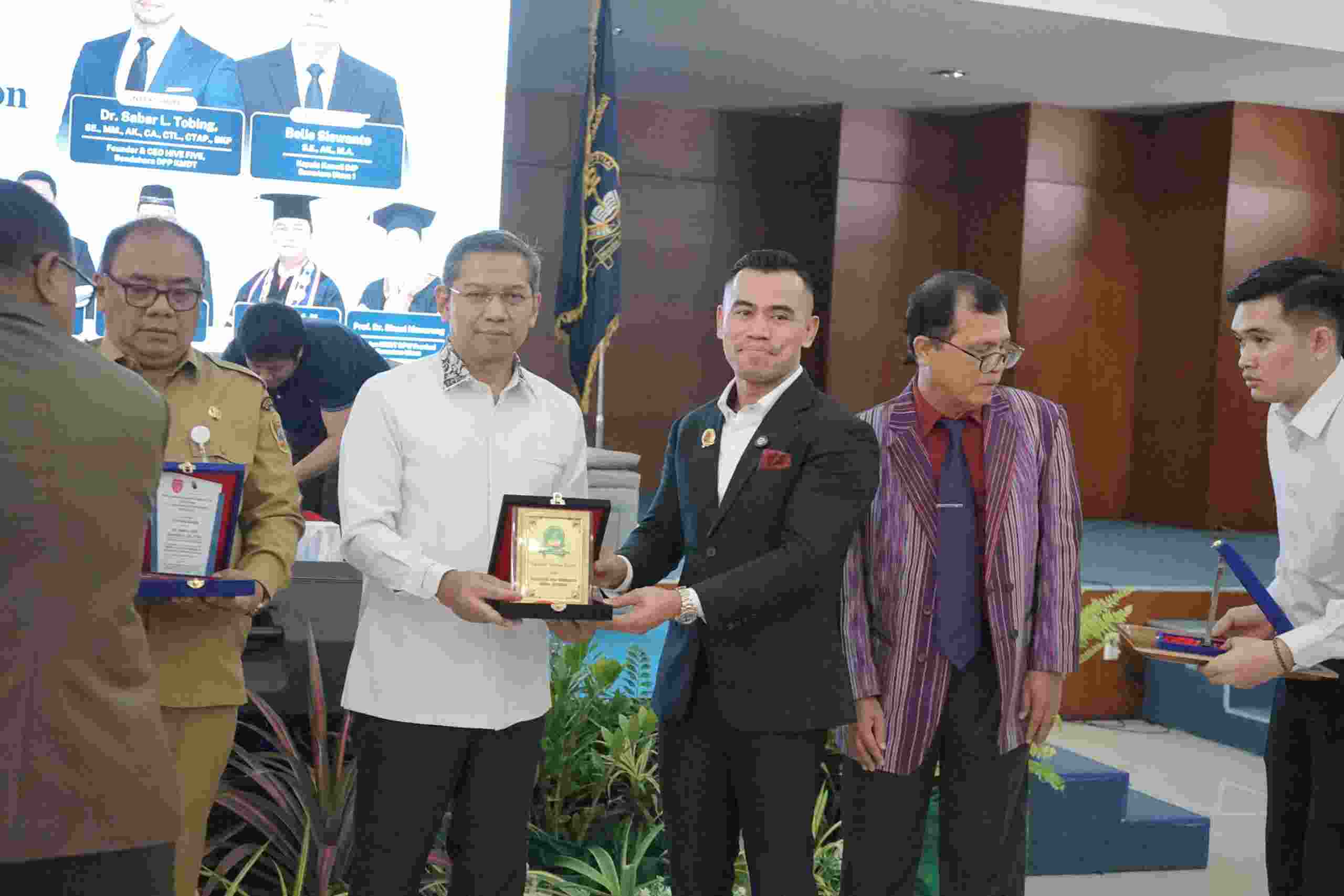 Wakajati Sumut Hadiri Kuliah Umum dan Diskusi di Universitas HKBP Nommensen Medan