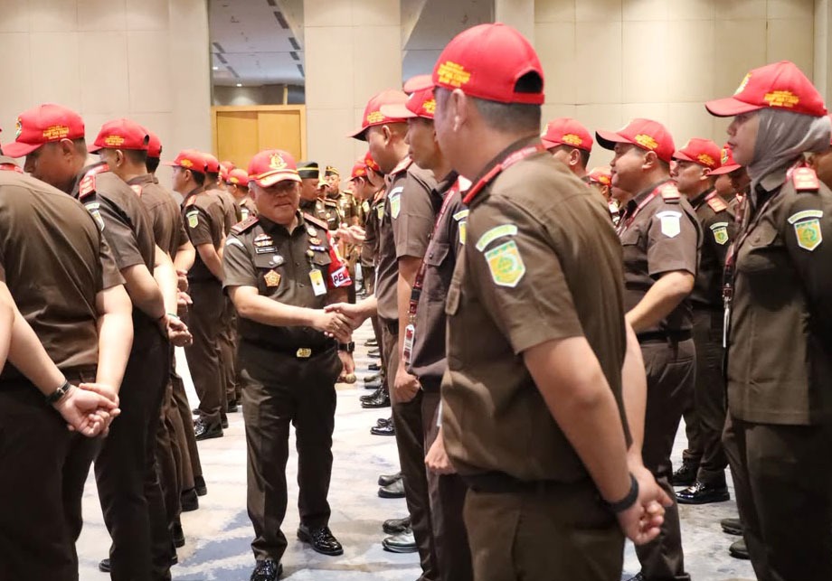Kabadiklat Kejaksaan Dr Harli Siregar  Buka Pelatihan Teknik Terkait KUHP dan KUHAP di Surabaya 